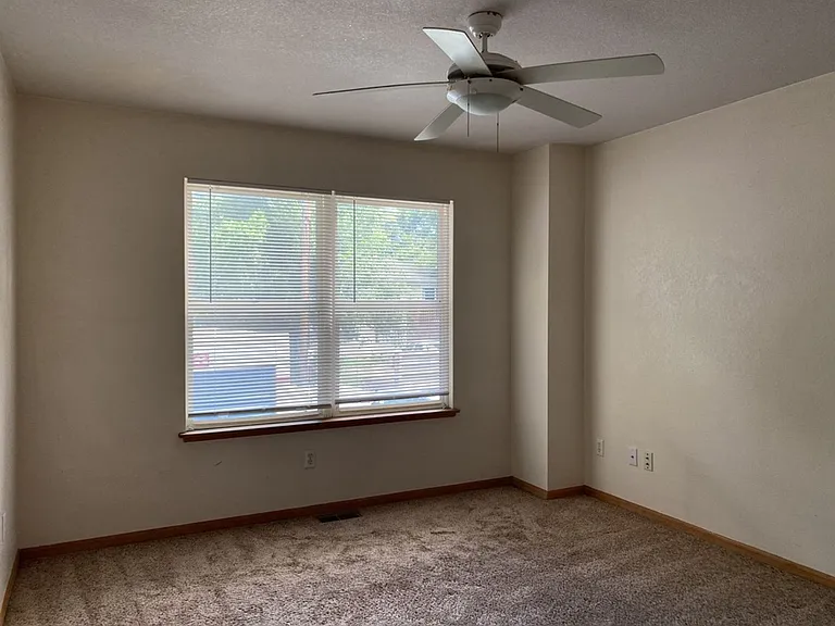 610 S Whitcomb St #B — Photo 12