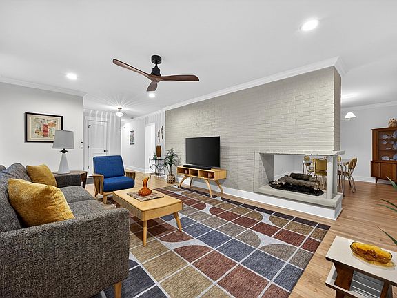3rd image of 4637 Crystal Dr