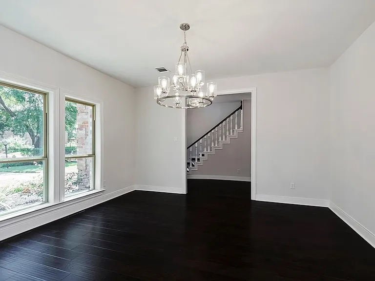 810 Herdsman Dr — Photo 8