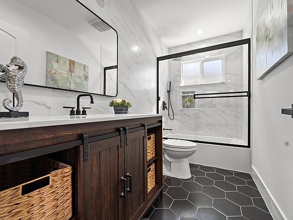 5th image of 14849 Hubbard St