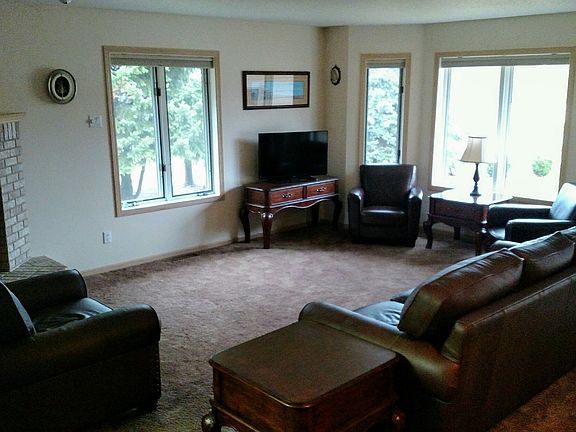 Living Room 18'x17'