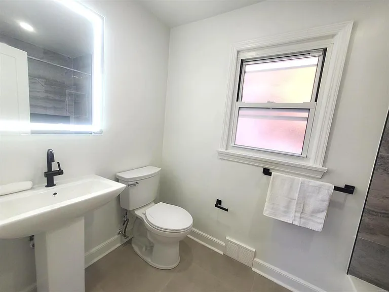 17 Woodlawn Ave — Photo 23