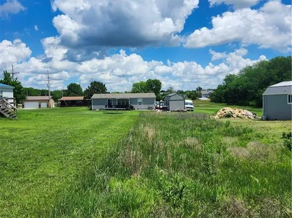 26 Shady Ln, Linn Valley, KS 66040