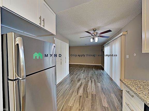 4th image of 1025 35th Ave APT 15