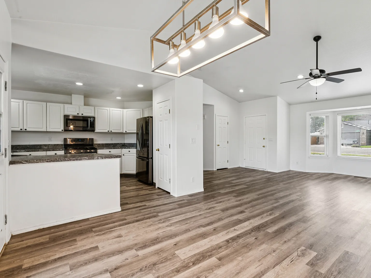 3 bed, 1434 sqft, $2,200 — Photo 4