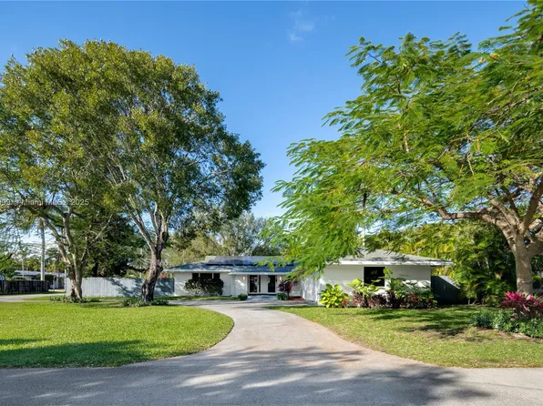 8445 SW 158th St, Palmetto Bay, FL 33157