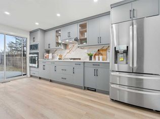 80 SE Hawkfield Cres NW, Calgary, AB T3G1Z5