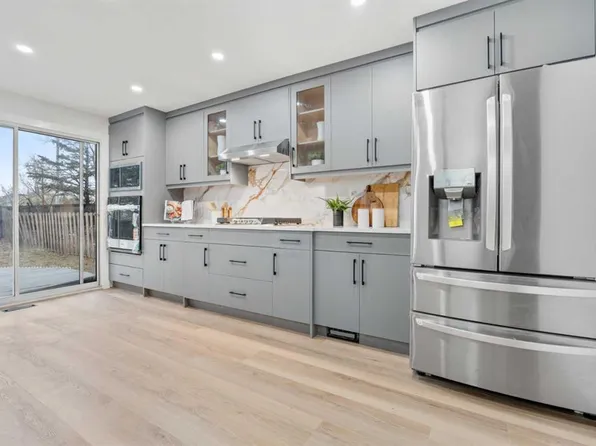 80 SE Hawkfield Cres NW, Calgary, AB T3G 1Z5