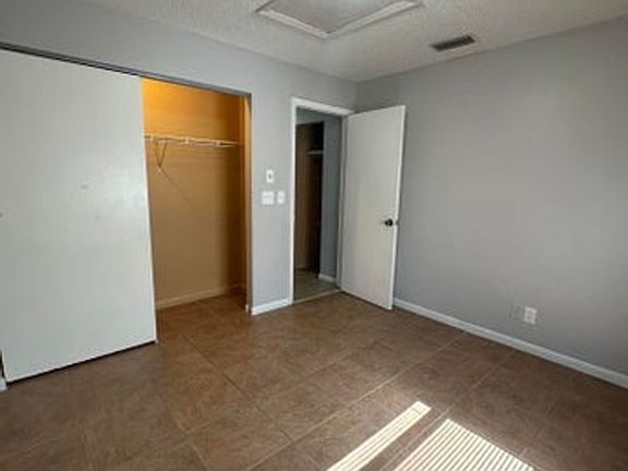 4th image of 641 W 9th St
