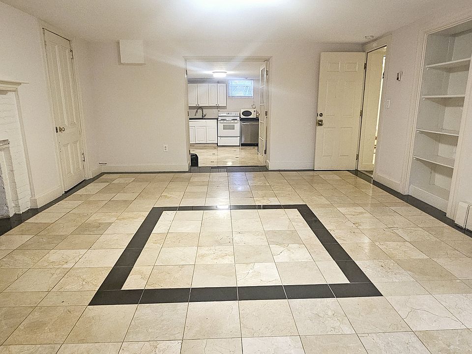 1st image of 704 S Washington Sq #B1