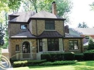 719 Fisher Rd, Grosse Pointe, MI 48230
