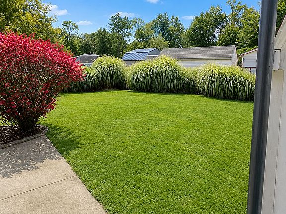 3rd image of 2039 Badger Dr
