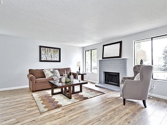 2nd image of 992 NE Josephine St