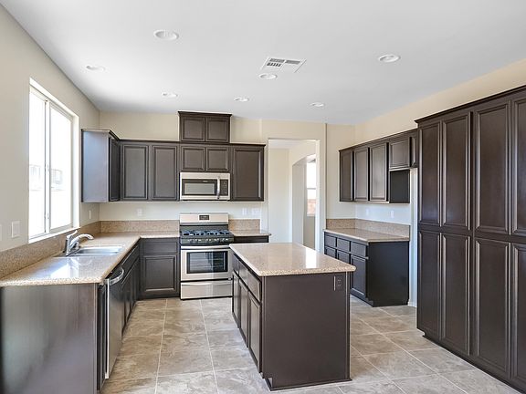 4th image of 43229 Emilia Ln