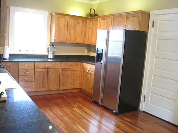 3rd image of 2621 Humboldt Ave S APT 5