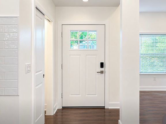 3rd image of 2520 W Forest Ave