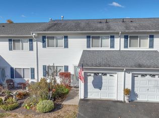 253 Tamerisk Ln, New Windsor, NY 12553