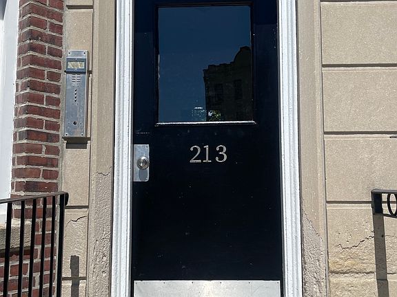 4th image of 213 Chestnut Hill Ave