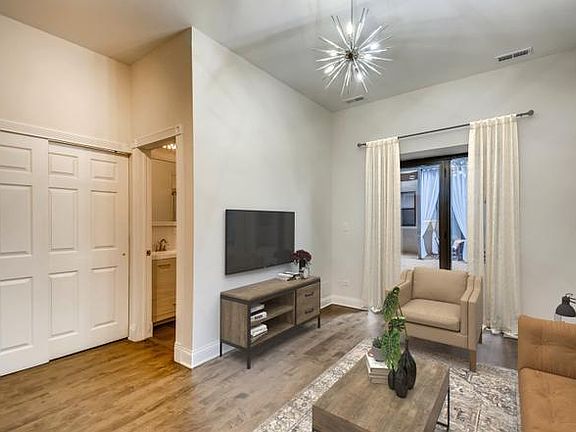 5th image of 811 W Eastwood Ave APT 107