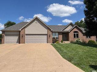 1231 Edinburgh Dr, Quincy, IL 62305