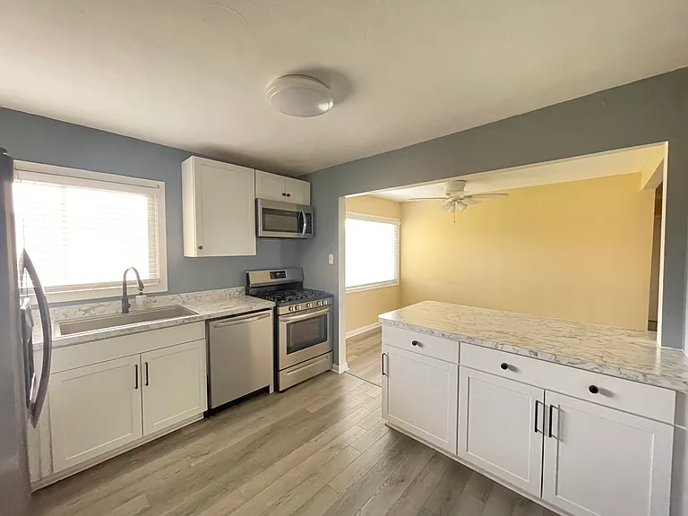 2217 Helsley Ave — Photo 5