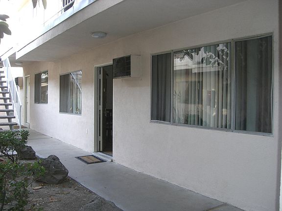 3rd image of 15745 Saticoy St APT 5