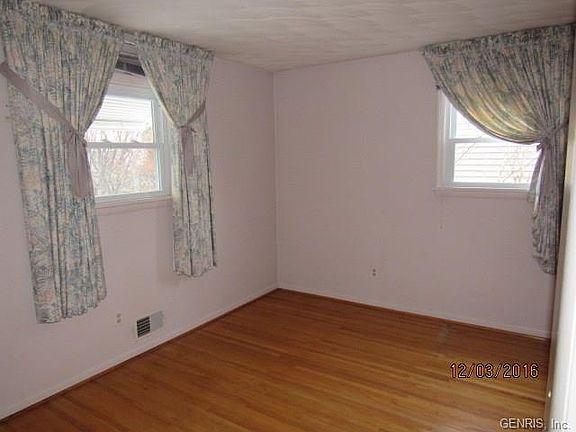 4th image of 205 Knapp Ave