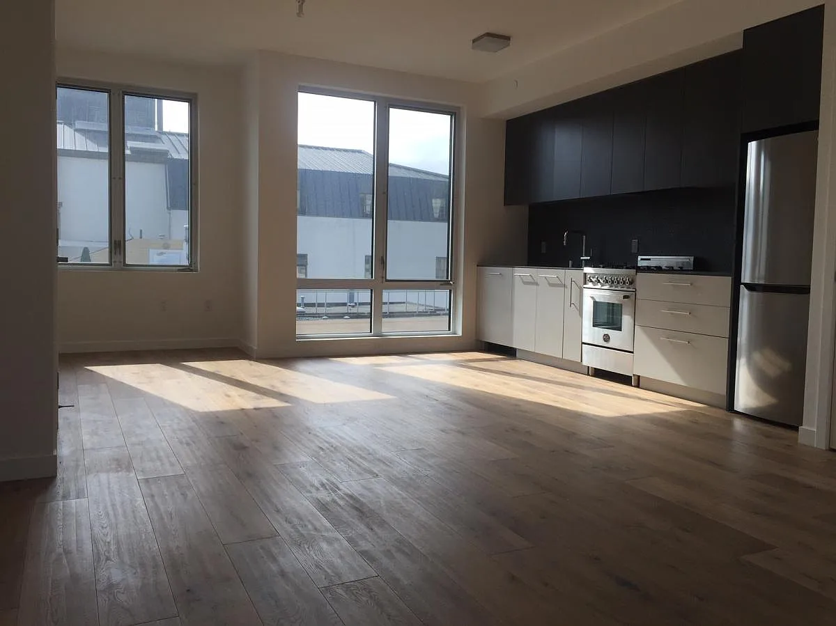 11 Franklin Street — Photo 3