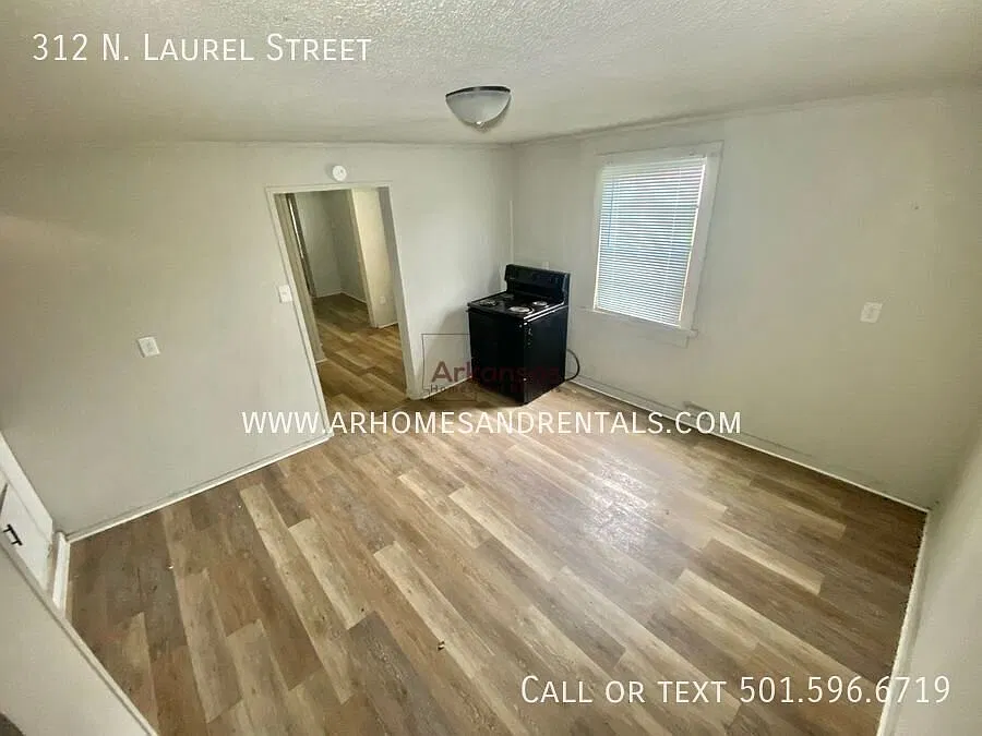 1/2 Off First Month's Rent ~ 312 N. Laurel Street 2 Bedrooms | 1 Full Bathroom — Photo 4