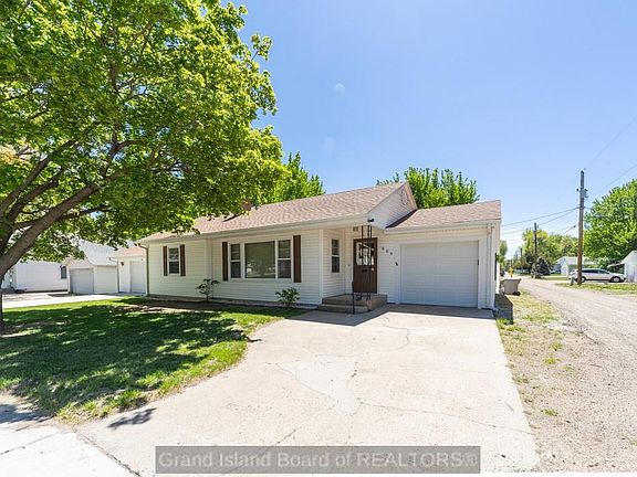 3rd image of 809 3rd St