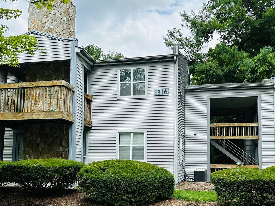 1316H Henry Ln