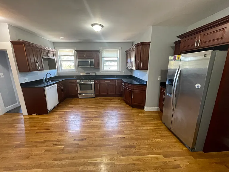 330 Western Ave — Photo 18