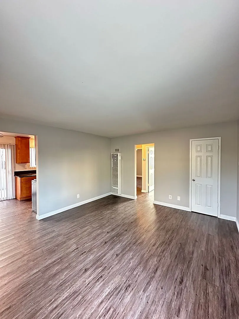 6423 CORONA — Photo 4
