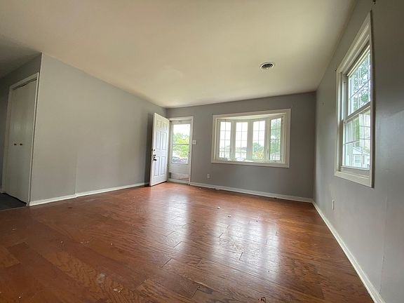3rd image of 6327 Maryland Ave