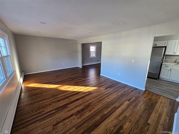 4th image of 70 E Valley Stream Blvd APT 2