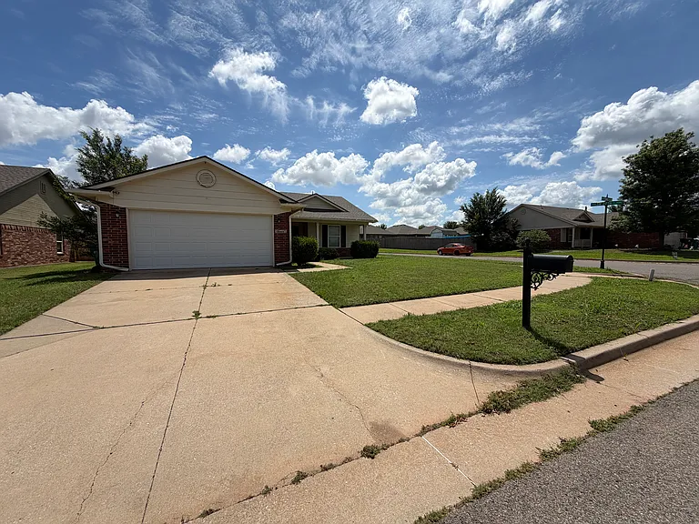 2704 Fennel Rd — Photo 3