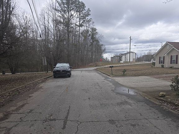 5th image of 100 Louise Ln