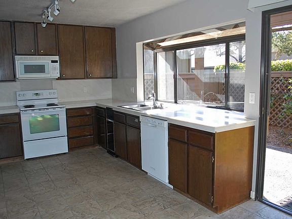 4th image of 269 Munroe St