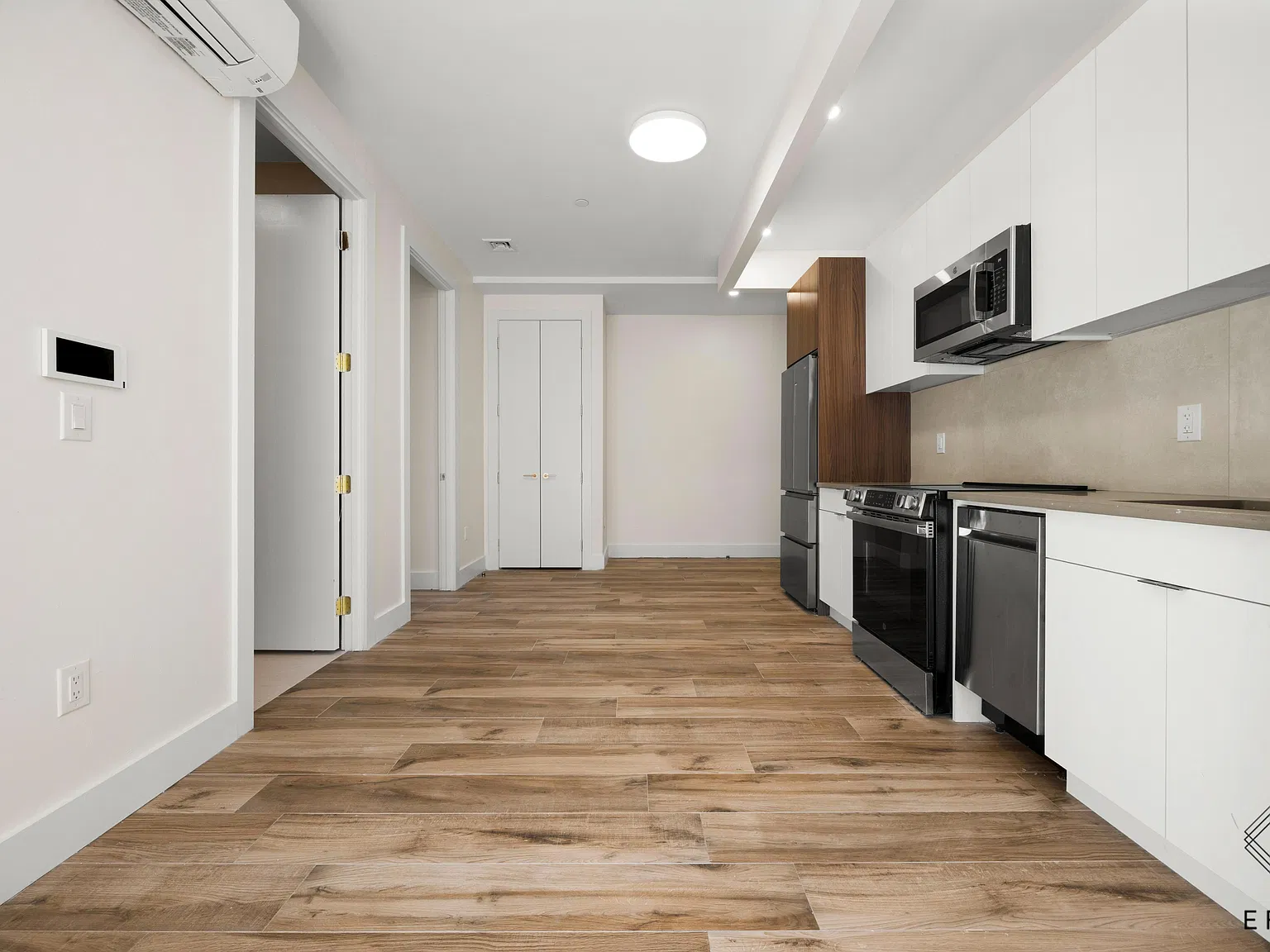 151 Hawthorne Street — Photo 4