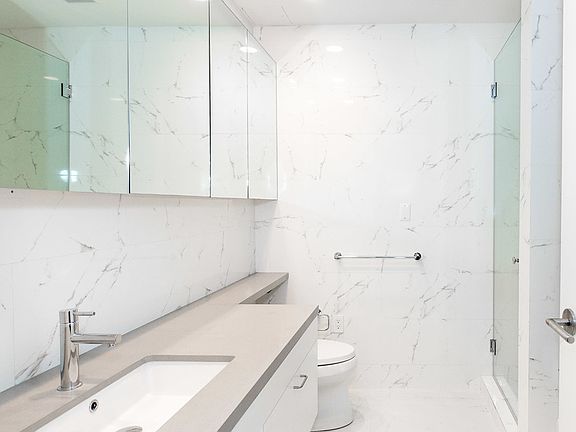 3rd image of 301 E 61st St APT 5C