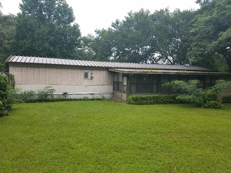 311 Merritt Ln — Photo 8