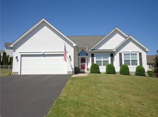 19 Berry Grove Ln, Brockport, NY 14420