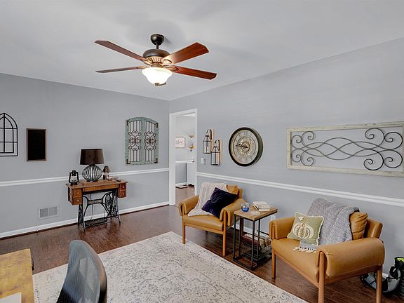5th image of 105 Sedgewood Ln