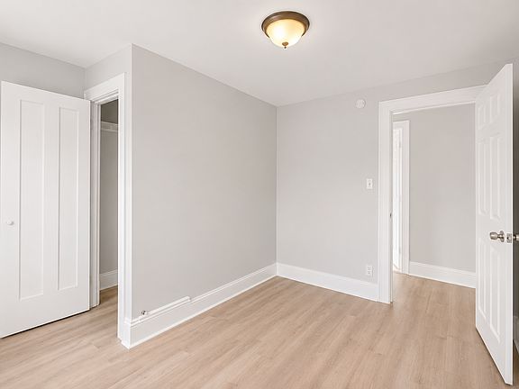 4th image of 93 Hollywood Ave