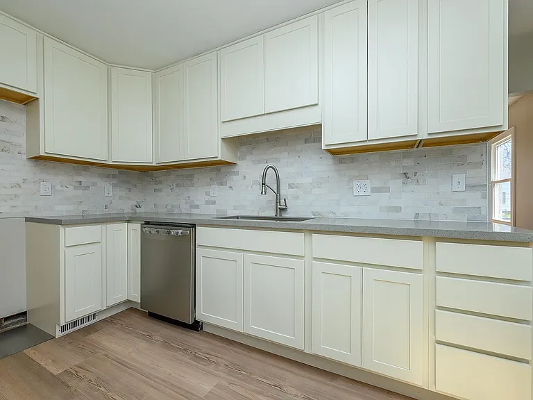 2117 S Beacon St — Photo 5