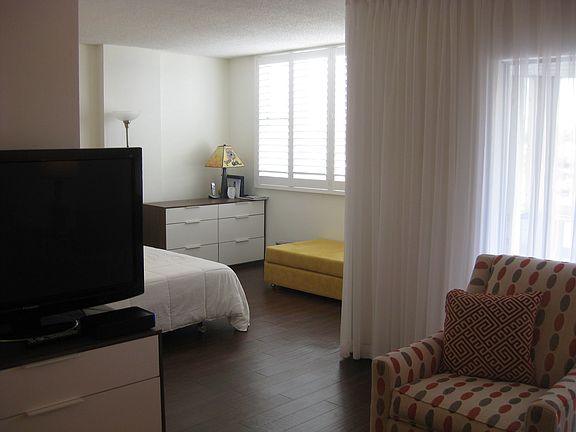 5th image of 4200 Hillcrest Dr APT 218
