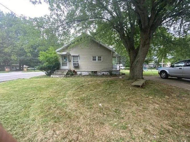 615 N Pleasant Ave photo 1