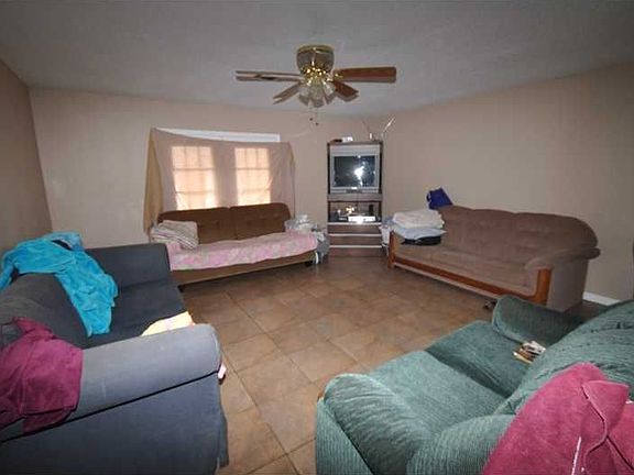 3rd image of 1223 Varney Cir