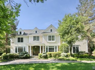 25 Old Farms Rd, Woodcliff Lake, NJ 07677