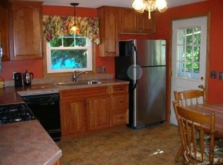 97 Dingwell St, Lowell, MA 01851